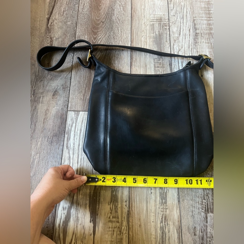 Vintage Coach Medium Slim Duffle Sac in Black Leather - Picture 14 of 16